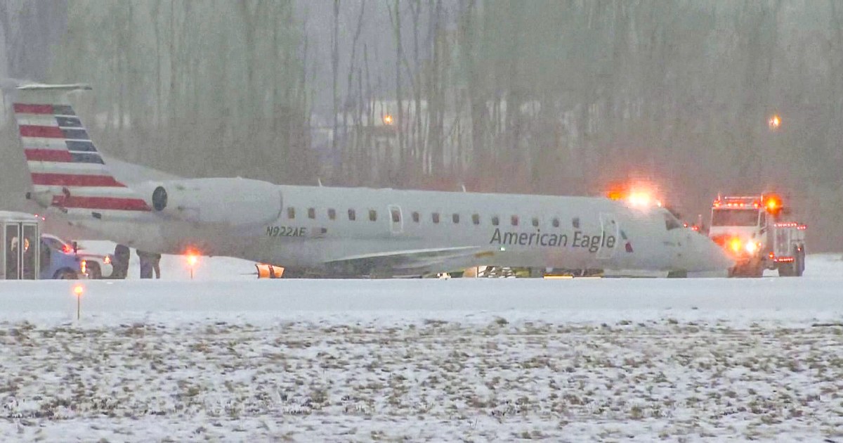 "Multiple American Airlines Planes Slide Off Runways at Rochester, NY Airport"