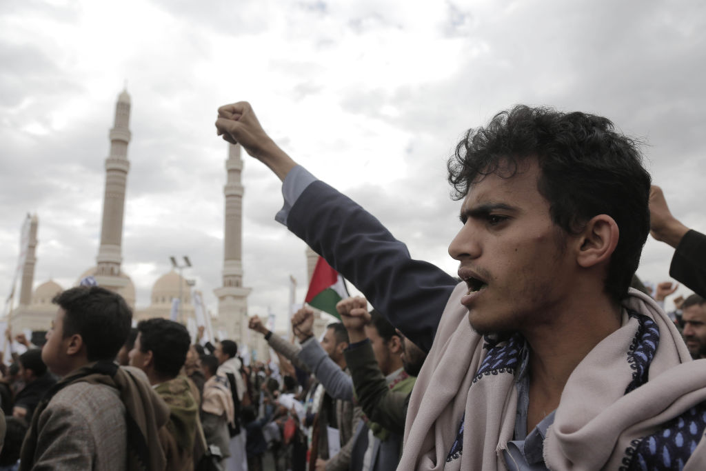 "Escalating Tensions: Suspected Houthi Missile Strike Raises Stakes in Yemen Conflict"