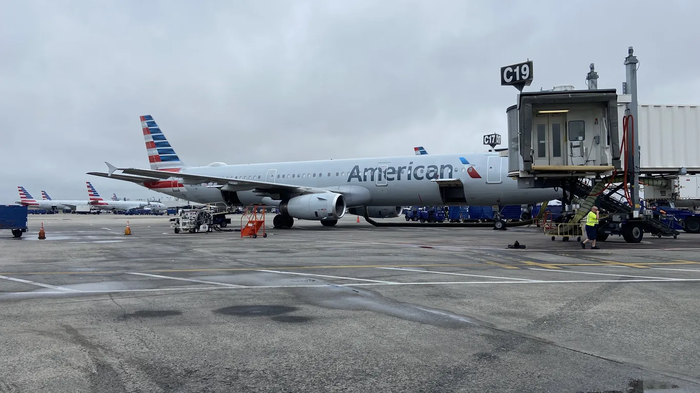 Featured image for American Airlines Cuts Rewards and Perks for Basic Economy Fares
