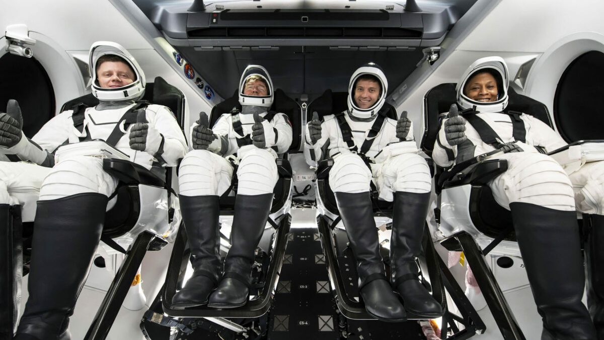 "SpaceX and NASA Delay Crew-8 Astronaut Launch to ISS for Private Moon Mission"