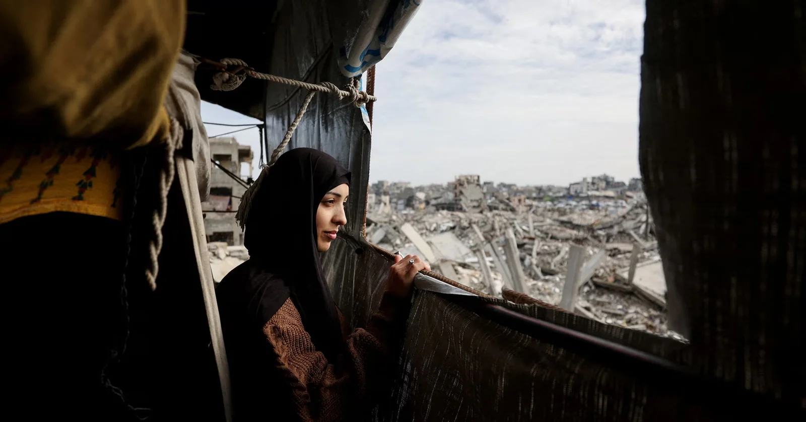 Bittersweet homecoming as Gaza opens briefly for returns