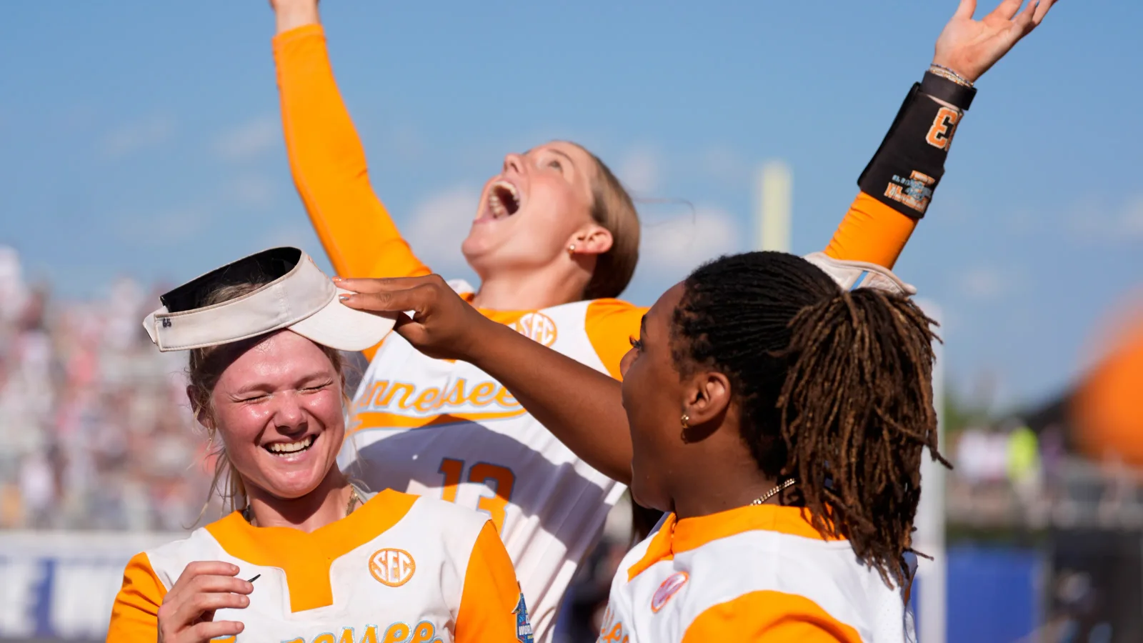 Tennessee Advances to WCWS Semifinals After Dramatic Win Over UCLA