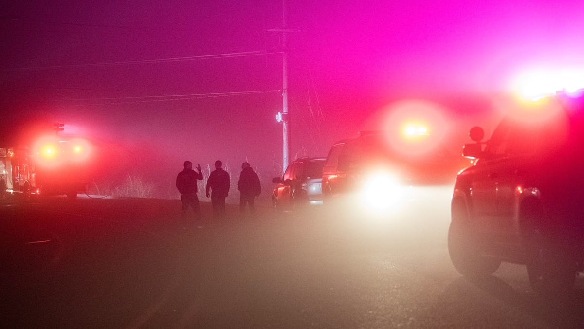 Fatal Plane Crash in Oregon Sparks Fire and Power Outages