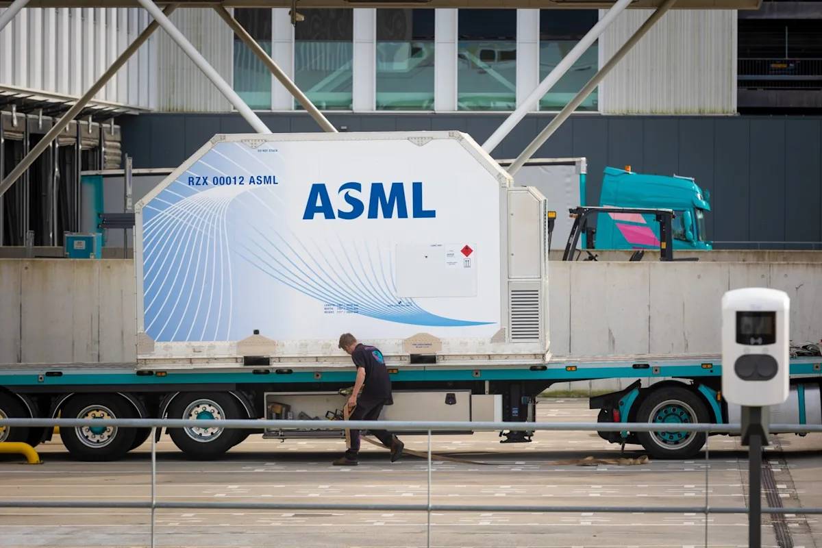 Featured image for ASML Cautions on 2026 Growth Amid Trade and Tariff Uncertainties