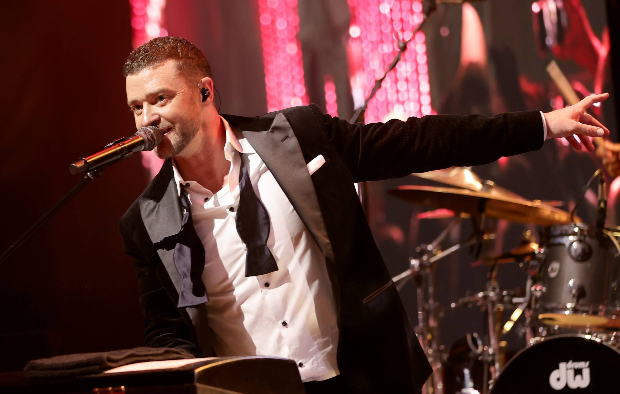 "Justin Timberlake's Romantic Comeback: New Album and Divisive Single 'Selfish'"