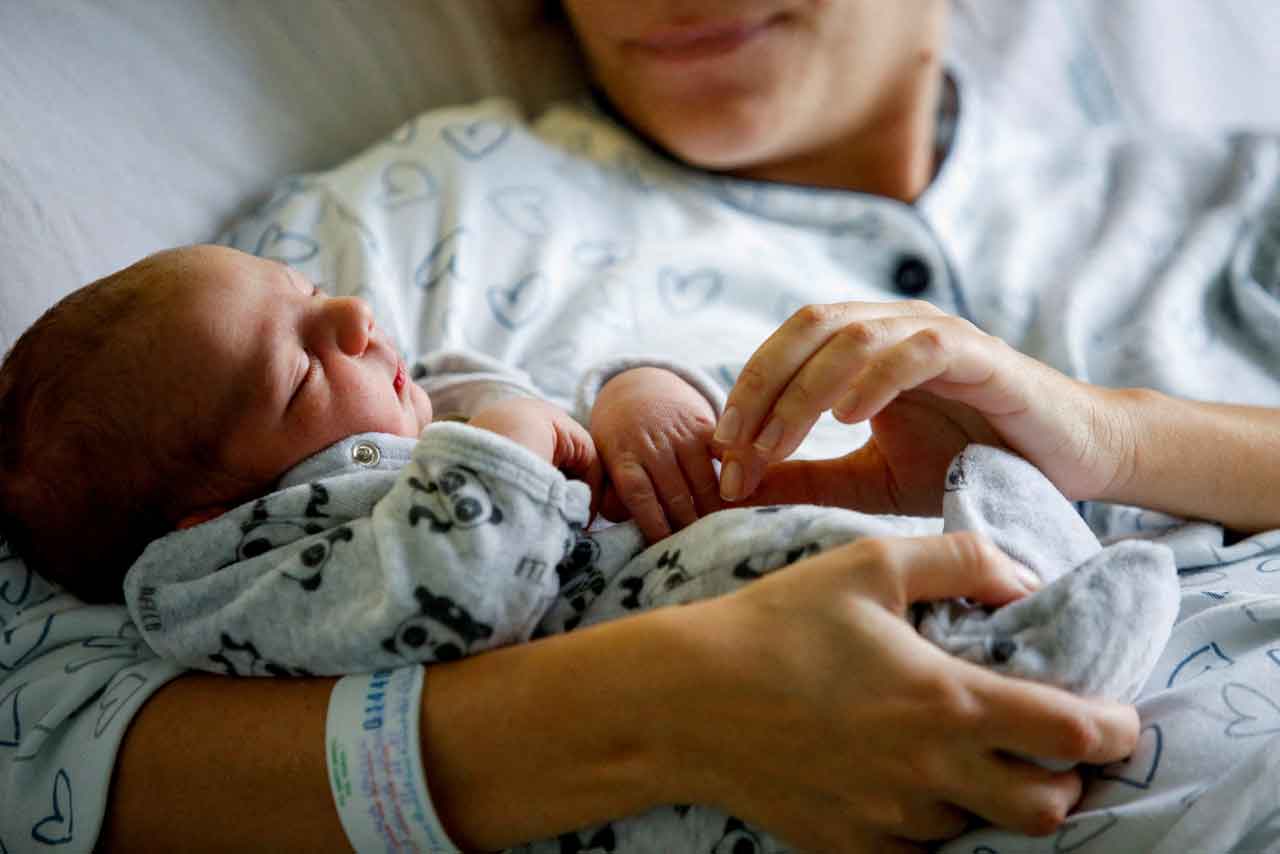 "Alabama IVF Clinics Halt Treatments Amid Embryo Ruling Controversy"