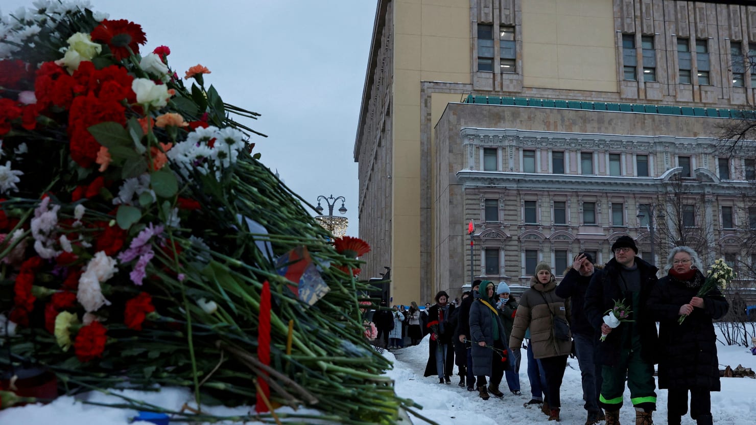 "Russian Navalny Mourners Face Military Conscription After Tribute"