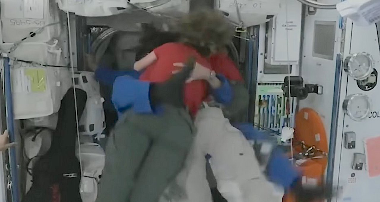 "US-Russian Crew Embraces in Microgravity as SpaceX Dragon Docks at ISS Despite Capsule Crack"