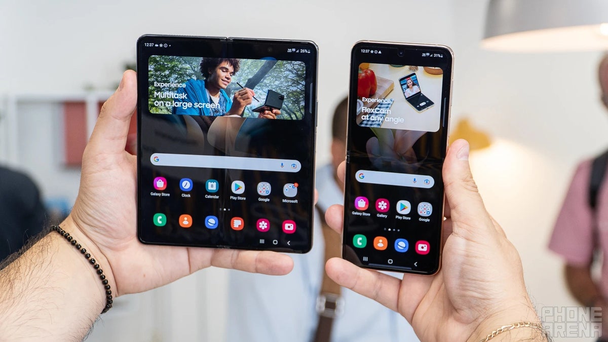 "Pixel Fold to Outshine Samsung with Next-Gen OLED Technology"