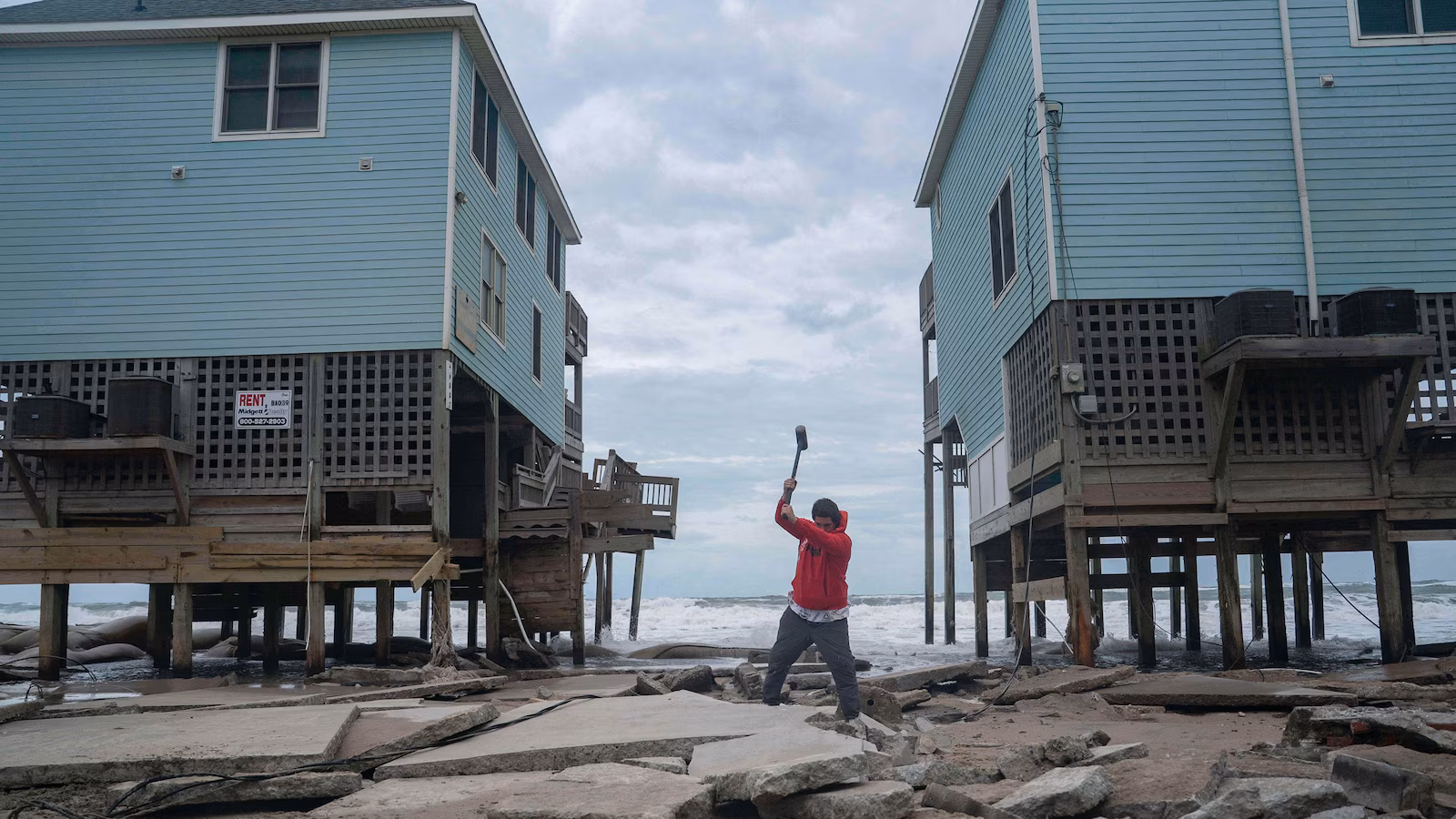 Featured image for Major Nor'easter Threatens East Coast with Flooding and Strong Winds