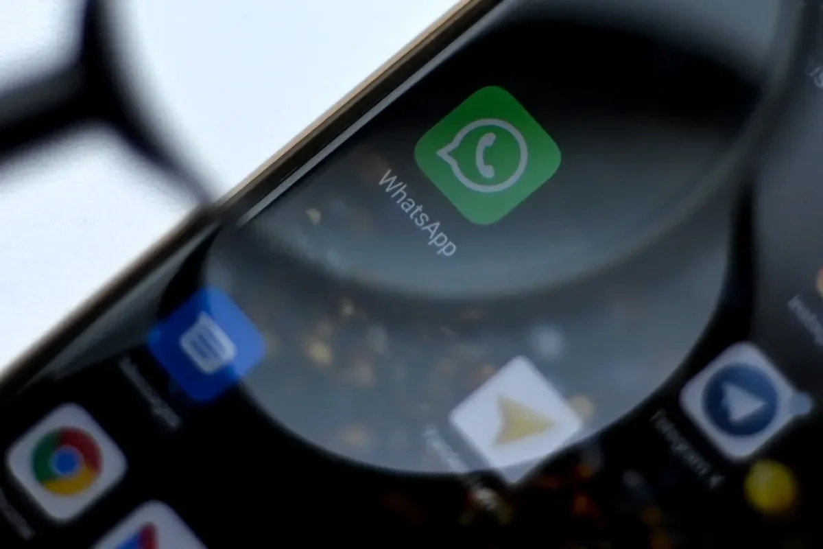 WhatsApp's new feature silences unknown callers and spammers.