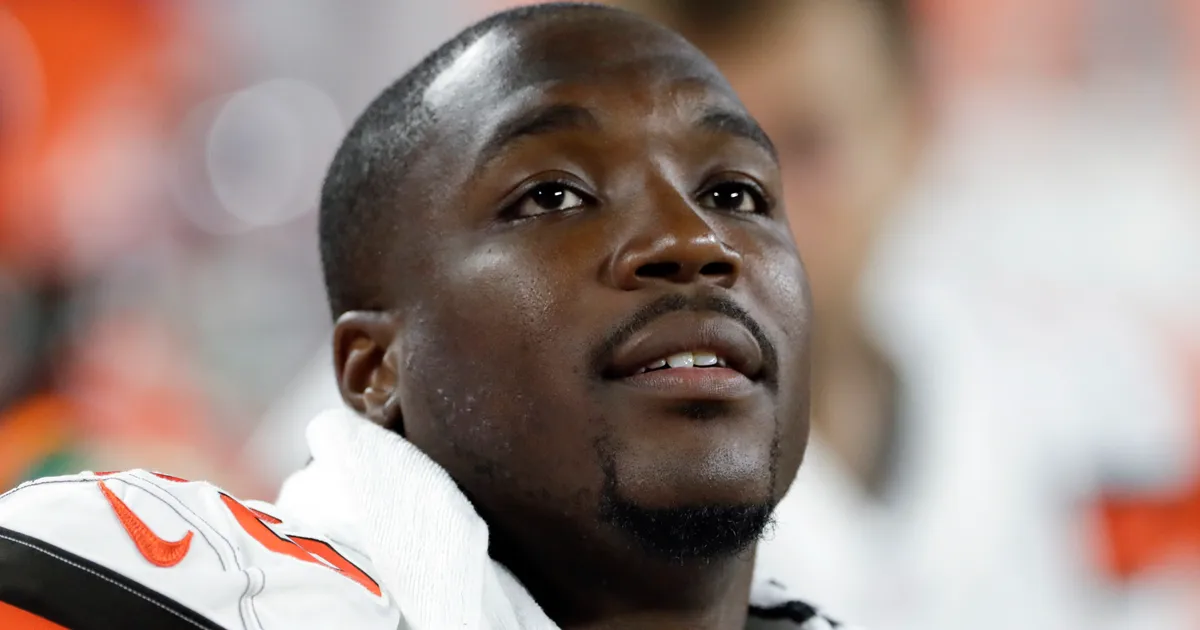 Featured image for Former NFL Defensive End Chris Smith Dies at 31.