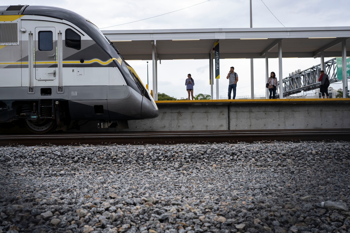 Featured image for Brightline Expands High-Speed Rail Service to Orlando and Miami, Sparks Debate Over Station Locations