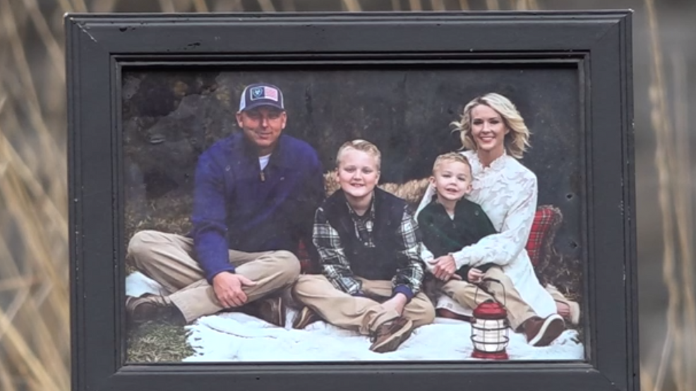 "Kentucky Nurse Embraces Life with Joy Despite Quadruple Amputation Post Kidney Stone Surgery"