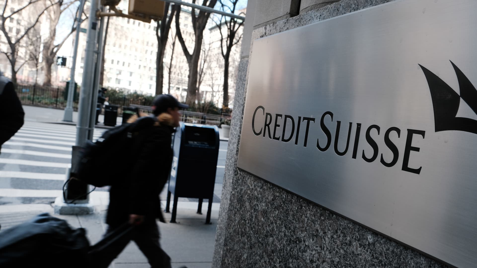 Credit Suisse secures $54 billion loan from Swiss National Bank.