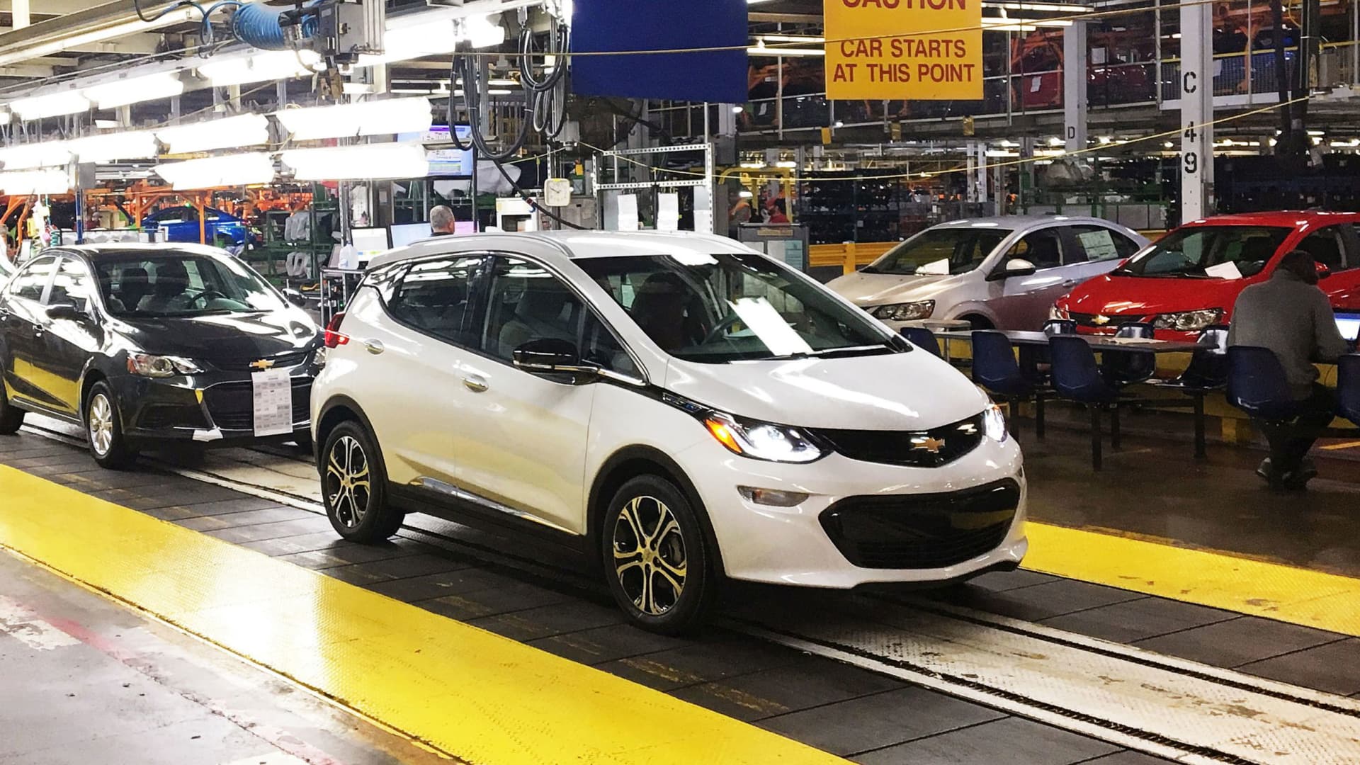 "General Motors Makes Major Investment in EV Battery Startup, Focusing on Cheaper Materials"