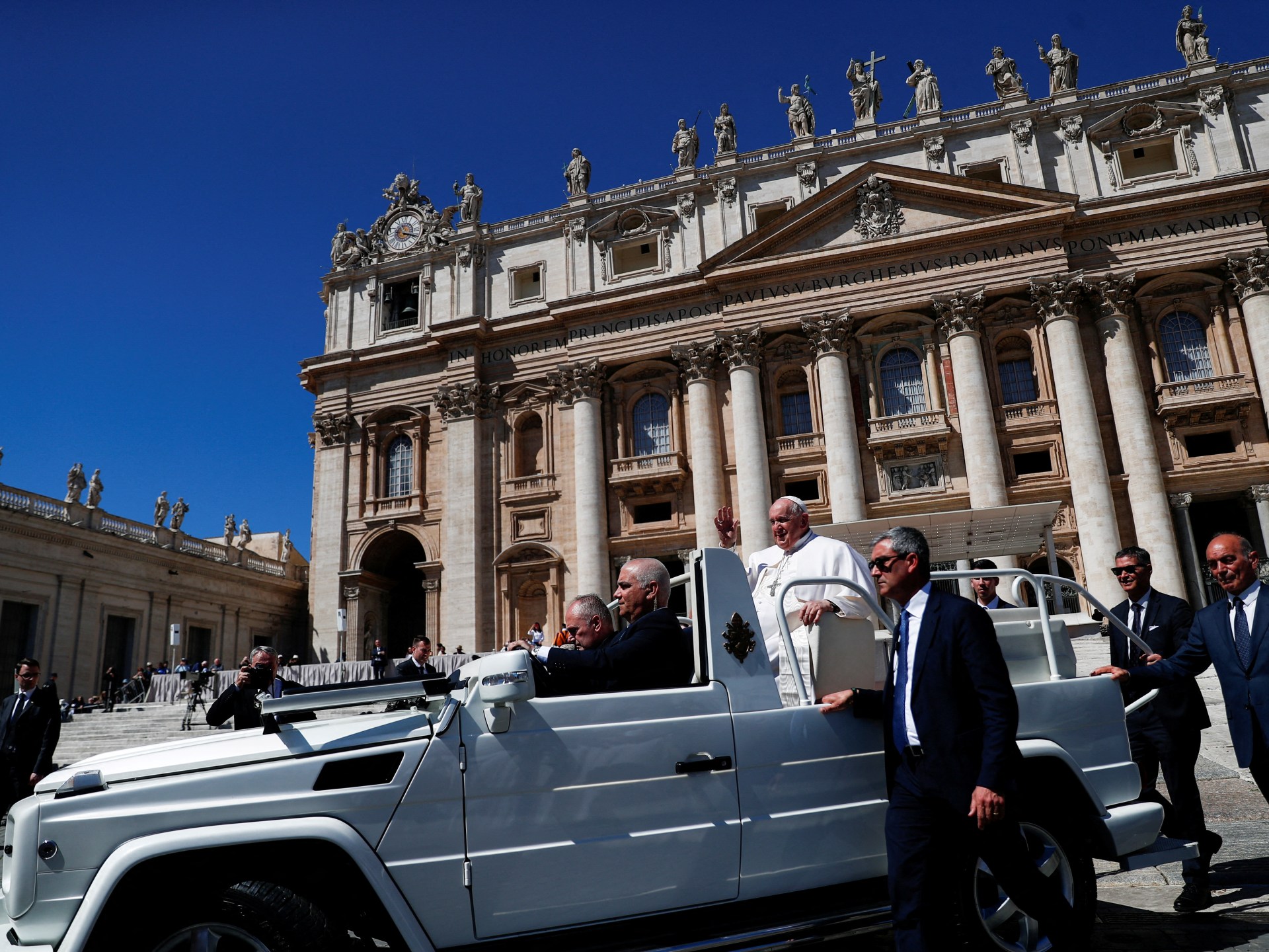 Featured image for "Pope Francis Grants Women Voting Rights at Bishops' Meeting"