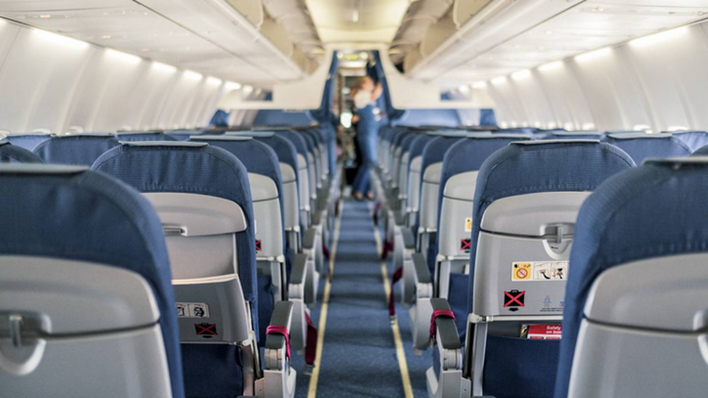 "Man Arrested for Boarding Delta Flight with Stolen Boarding Pass Photo"