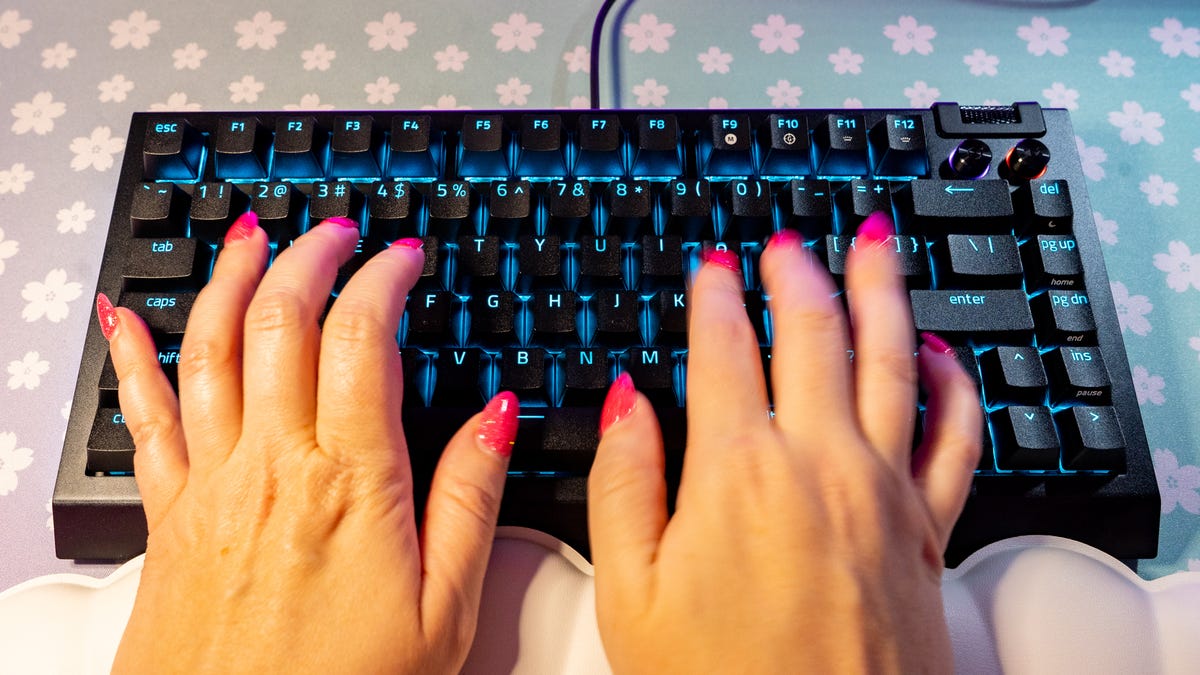 Featured image for Razer BlackWidow V4: A Game-Changing Hot-Swap Mechanical Gaming Keyboard Review