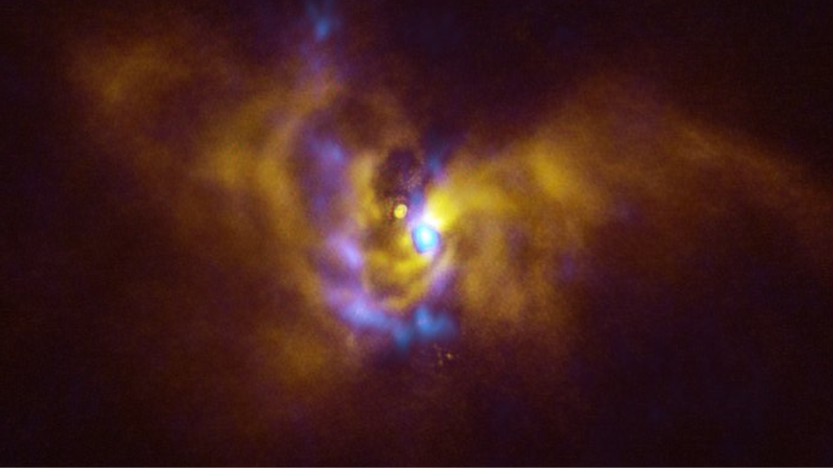 "Captivating Image Unveils Birth of Gas Giants Around Young Star"