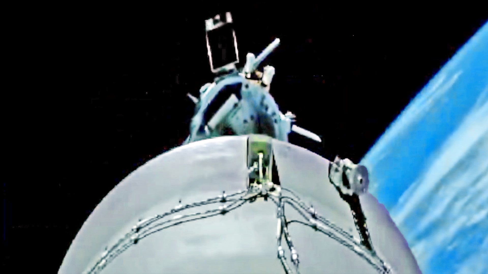 "Space Rivals: X-37B's Secretive Orbit and SpaceX's Spectacular Dual Launch"