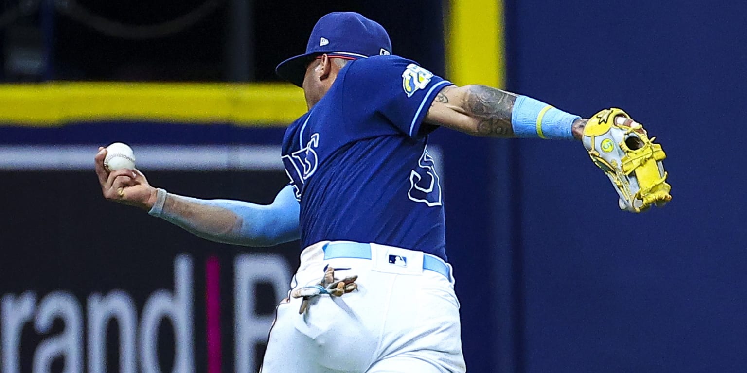 Featured image for Wander Franco's Incredible Barehanded Catch Goes Viral.