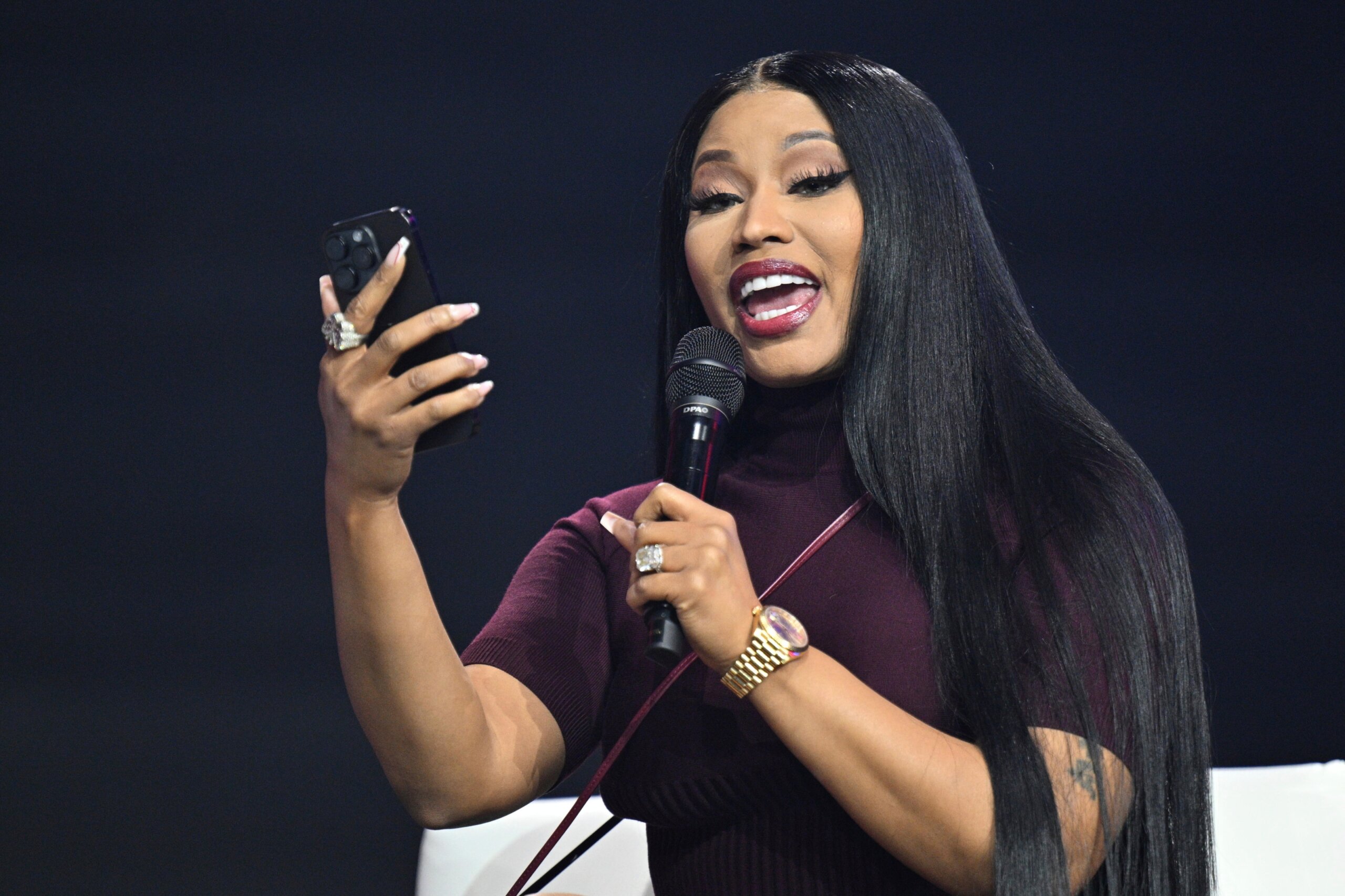 Featured image for Nicki Minaj surprises conservatives with praise for Trump and Vance at Arizona event