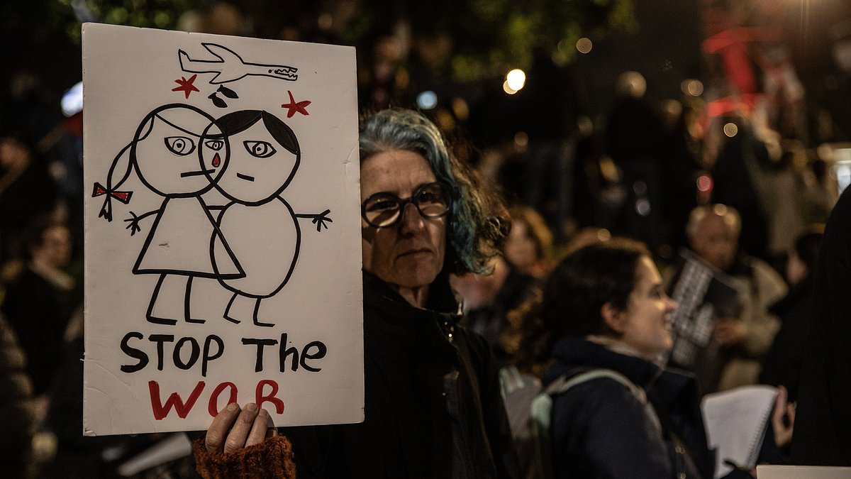 "Israeli Protests Escalate: Demands for Netanyahu's Resignation and Release of Captives"