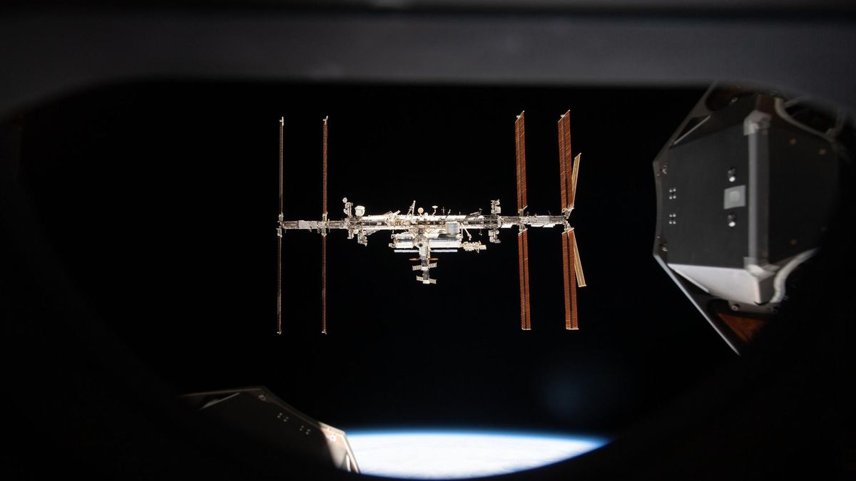 "Reflecting on 25 Years of the ISS: A Legacy in Space Exploration"