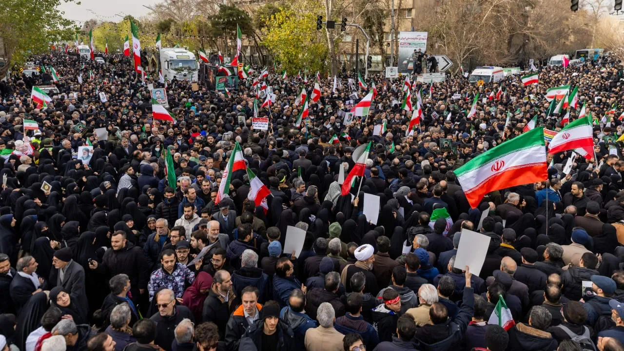 Saudi Source Pushes Iran Regime Change, Beginning with Khamenei's Ouster