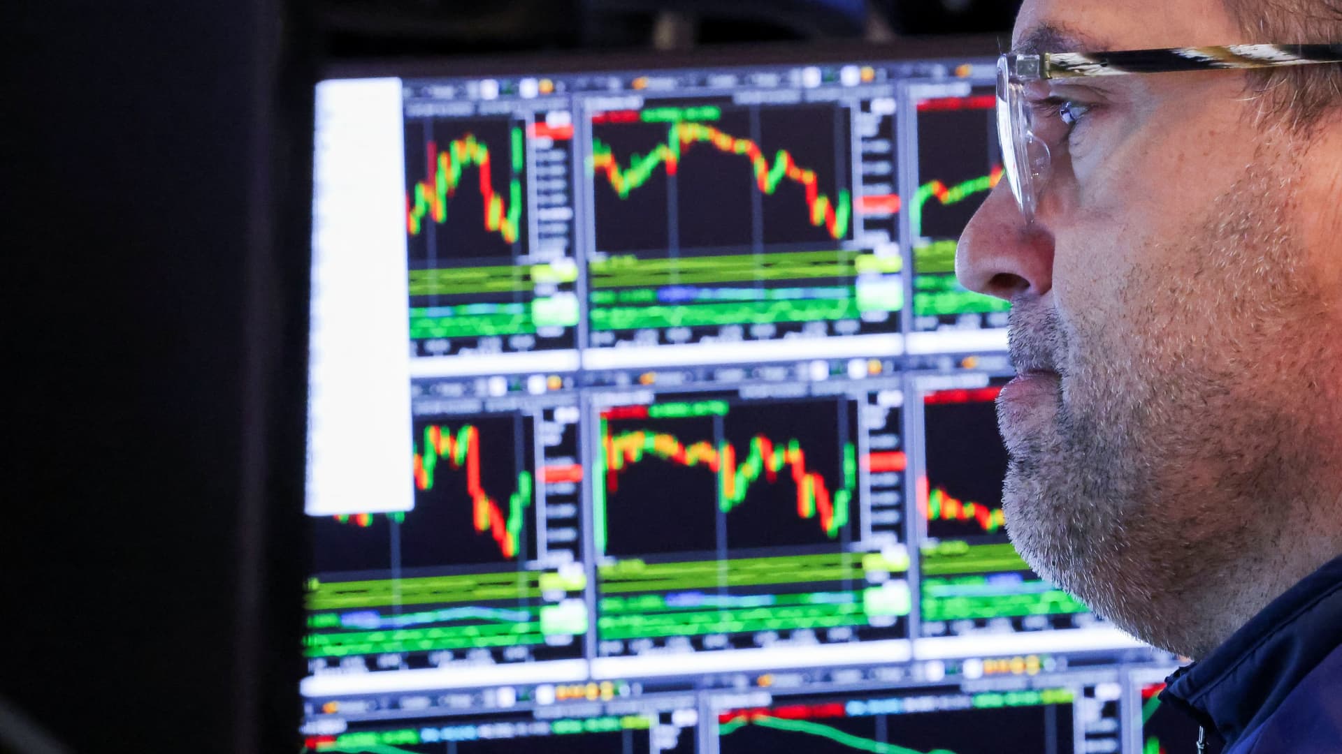 Featured image for Navigating the Overvalued Stock Market: Opportunities and Risks