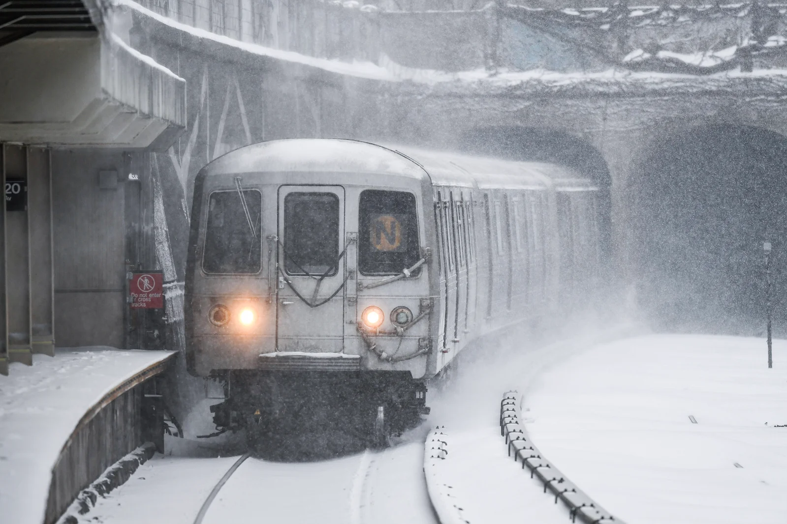 Winter Storm Forces Cautious Weekend Travel as MTA Reports Minimal Service Changes