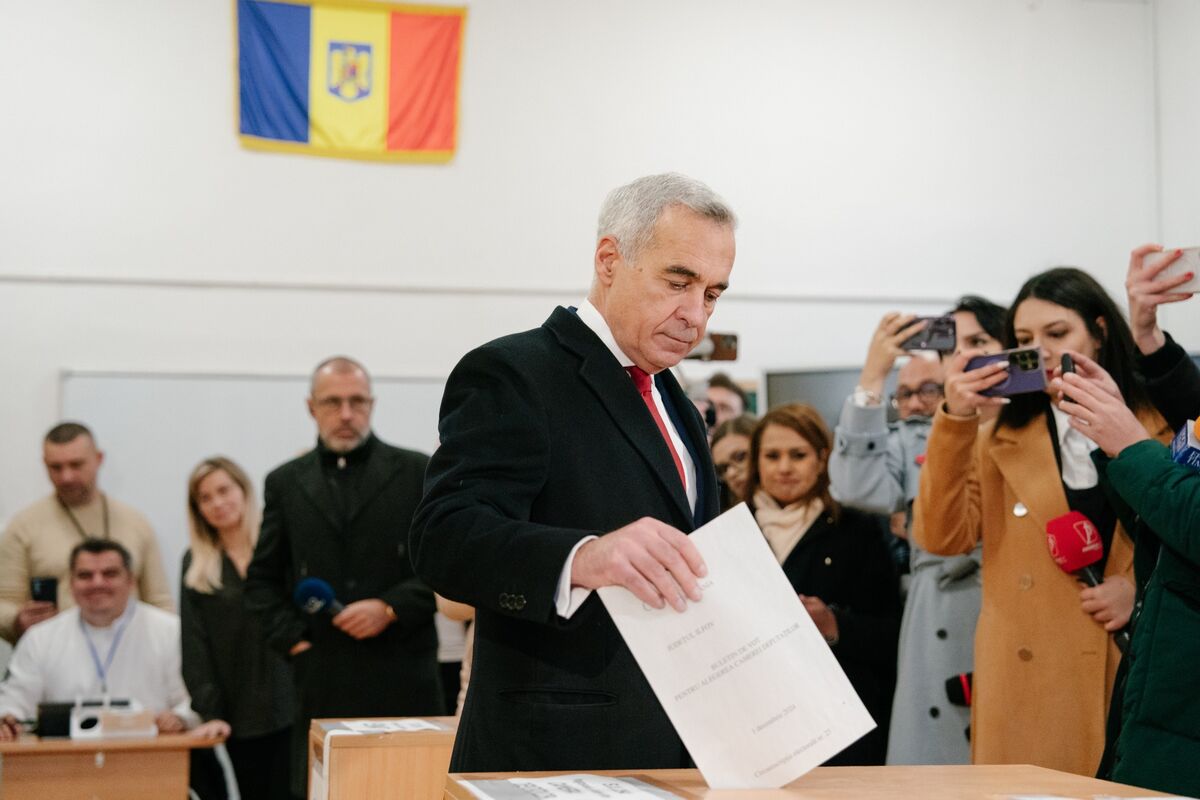Featured image for Romania's Leftists Lead Amid Far-Right Surge and Election Recount