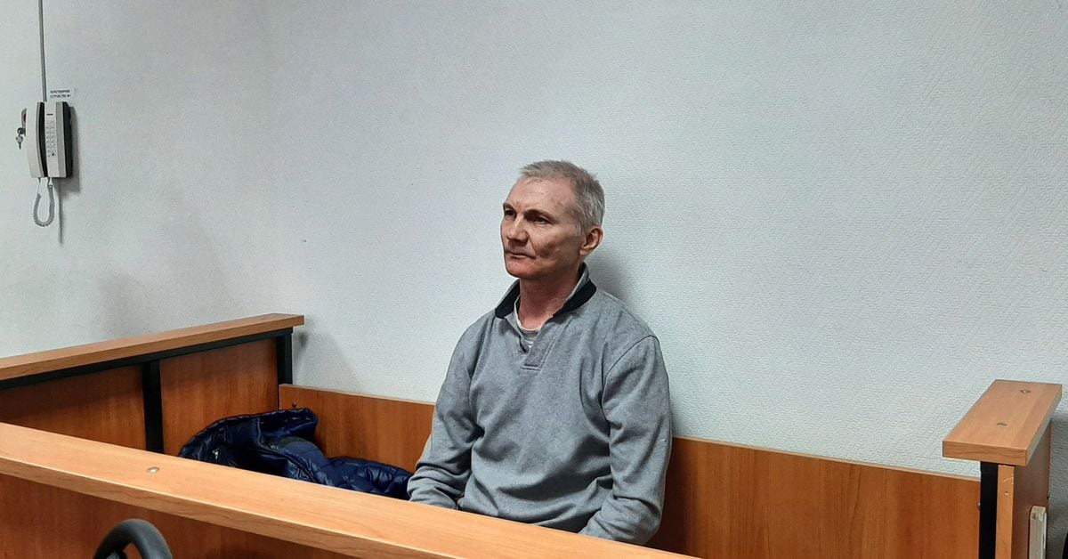 Russian anti-war protest dad detained in Belarus after fleeing house arrest.