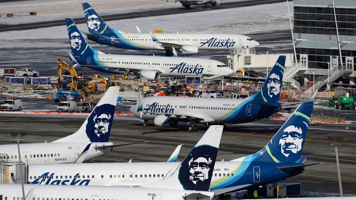 Featured image for "Alaska Airlines Boeing 737 Suffers Mid-Air Fuselage Blowout, Forces Emergency Landing"