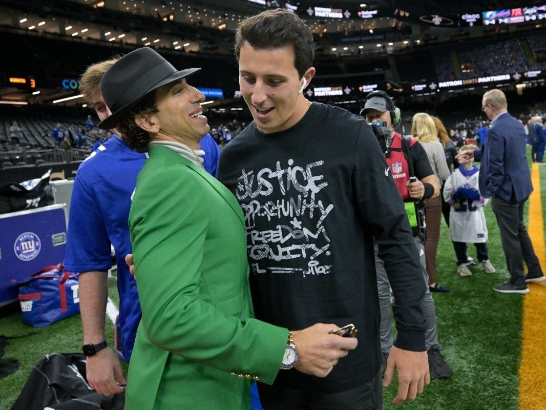 Tommy DeVito's Surprise Visit and Pizzeria Feud: A Lesson in Fame