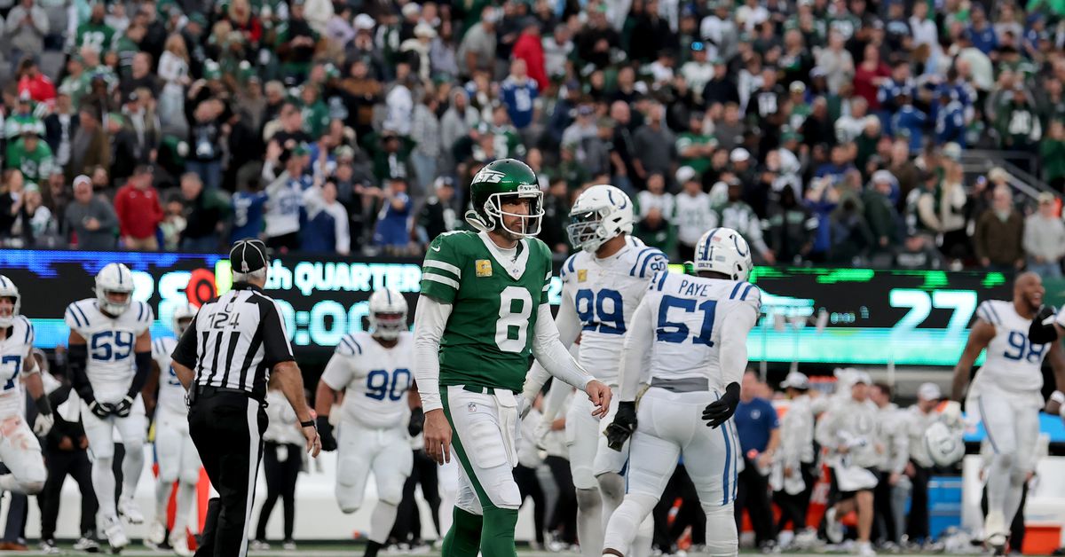 Featured image for Jets Fans and Experts Speculate on Aaron Rodgers' Future Amid Injury Concerns