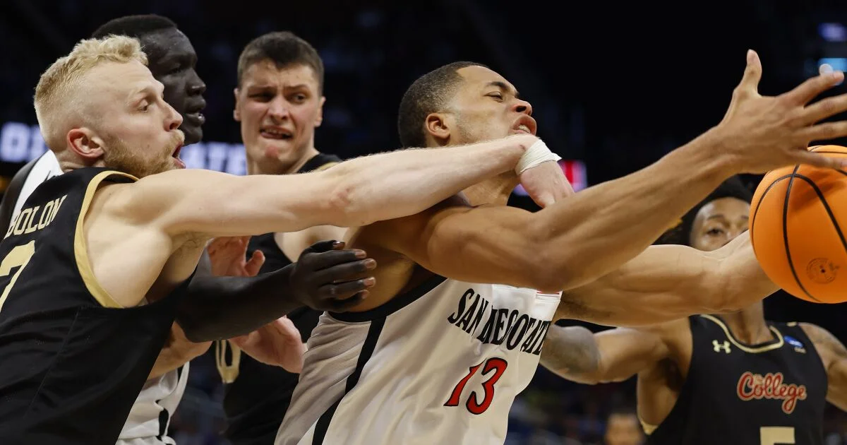 San Diego State prevails over College of Charleston in NCAA Tournament matchup.