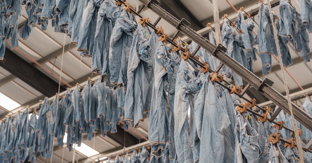 Featured image for Can Reviving Manufacturing Bridge America's Economic Divide?