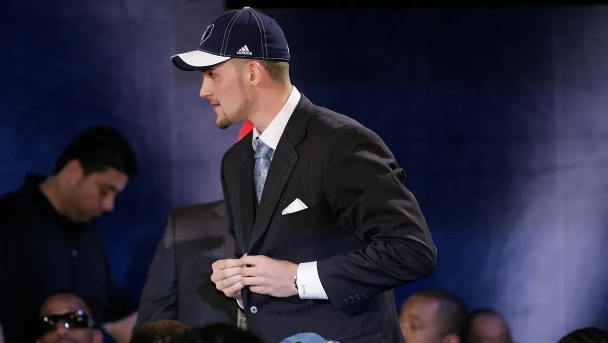 Detroit Pistons select Marcus Sasser from Houston with No. 25 pick in NBA draft.