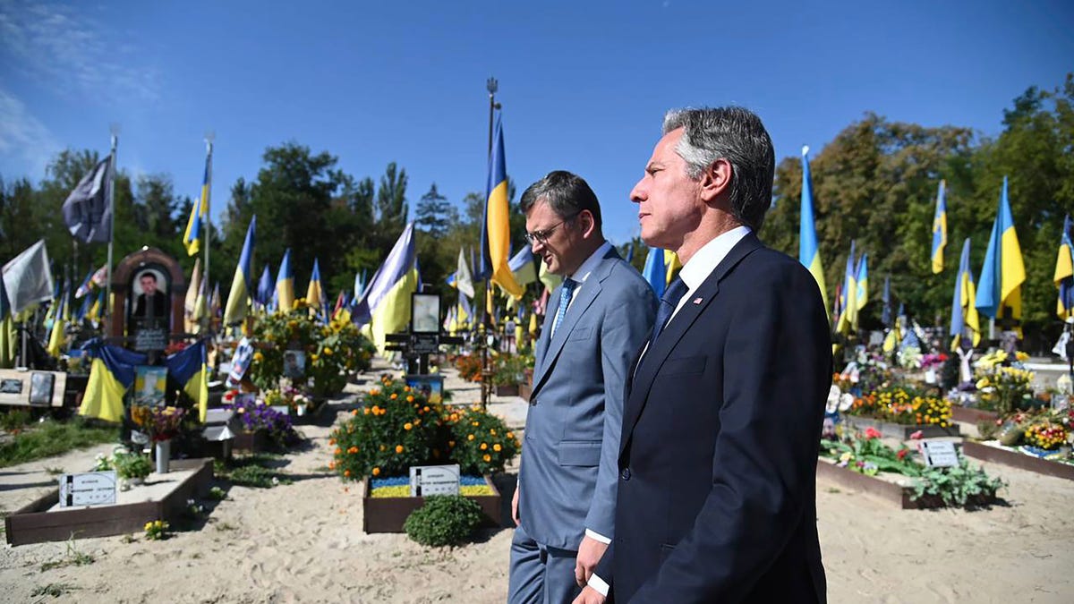 "Russian Missile Attack Claims 16 Lives as Blinken Visits Kyiv: Ukraine War Updates"