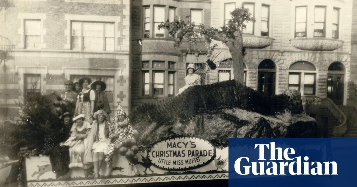 Featured image for Macy's Thanksgiving Parade: A National Tradition Amidst NYC's Rainy Backdrop