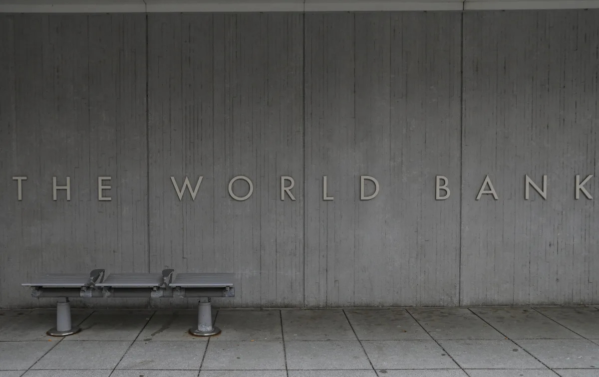 Featured image for "World Bank Forecasts Soft Landing for Global Economy in 2024 Amid Energy Price Surge Warning"