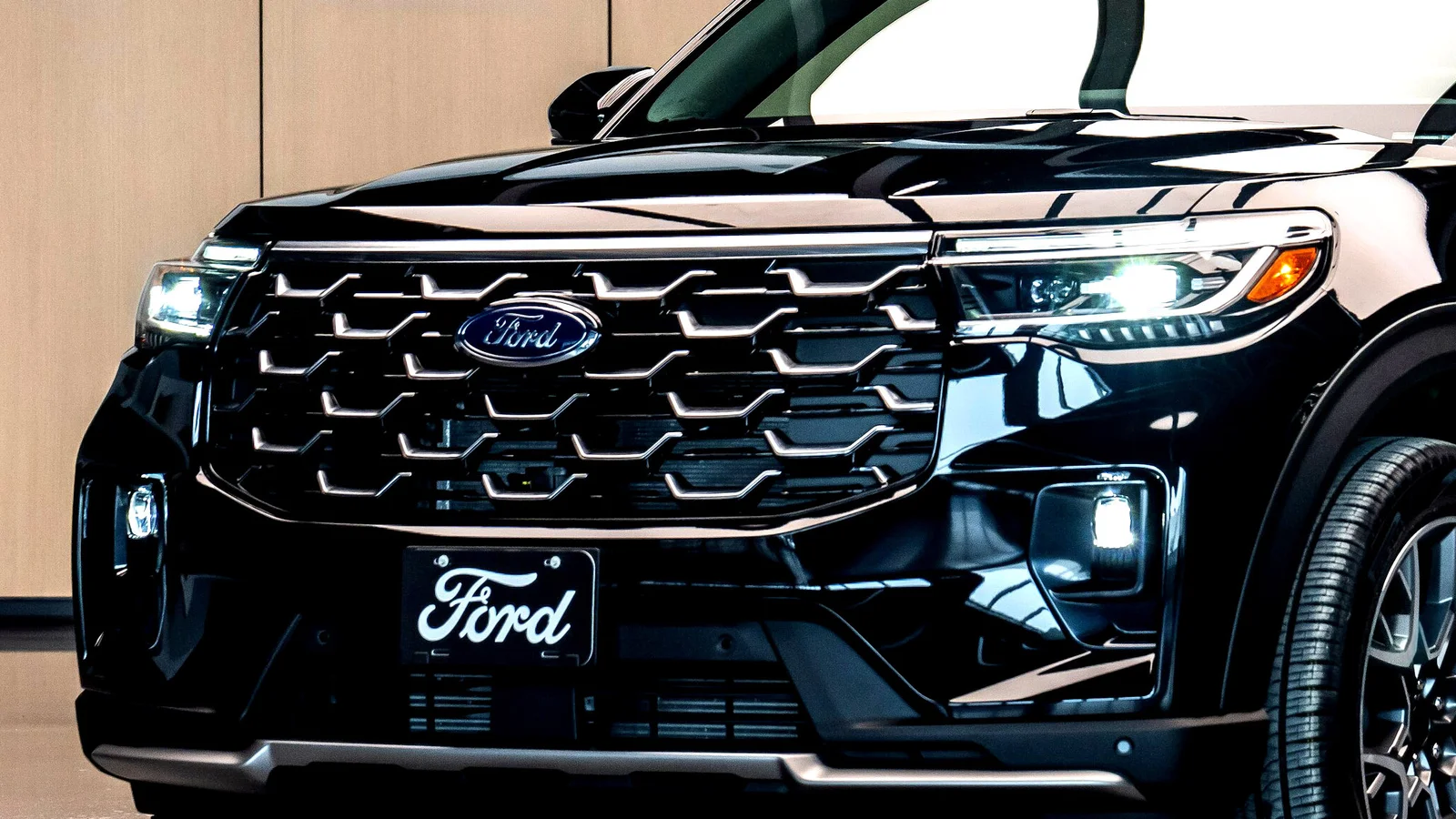 Ford Delivers One-Off Hybrid Explorer to the Pope, Built in Chicago