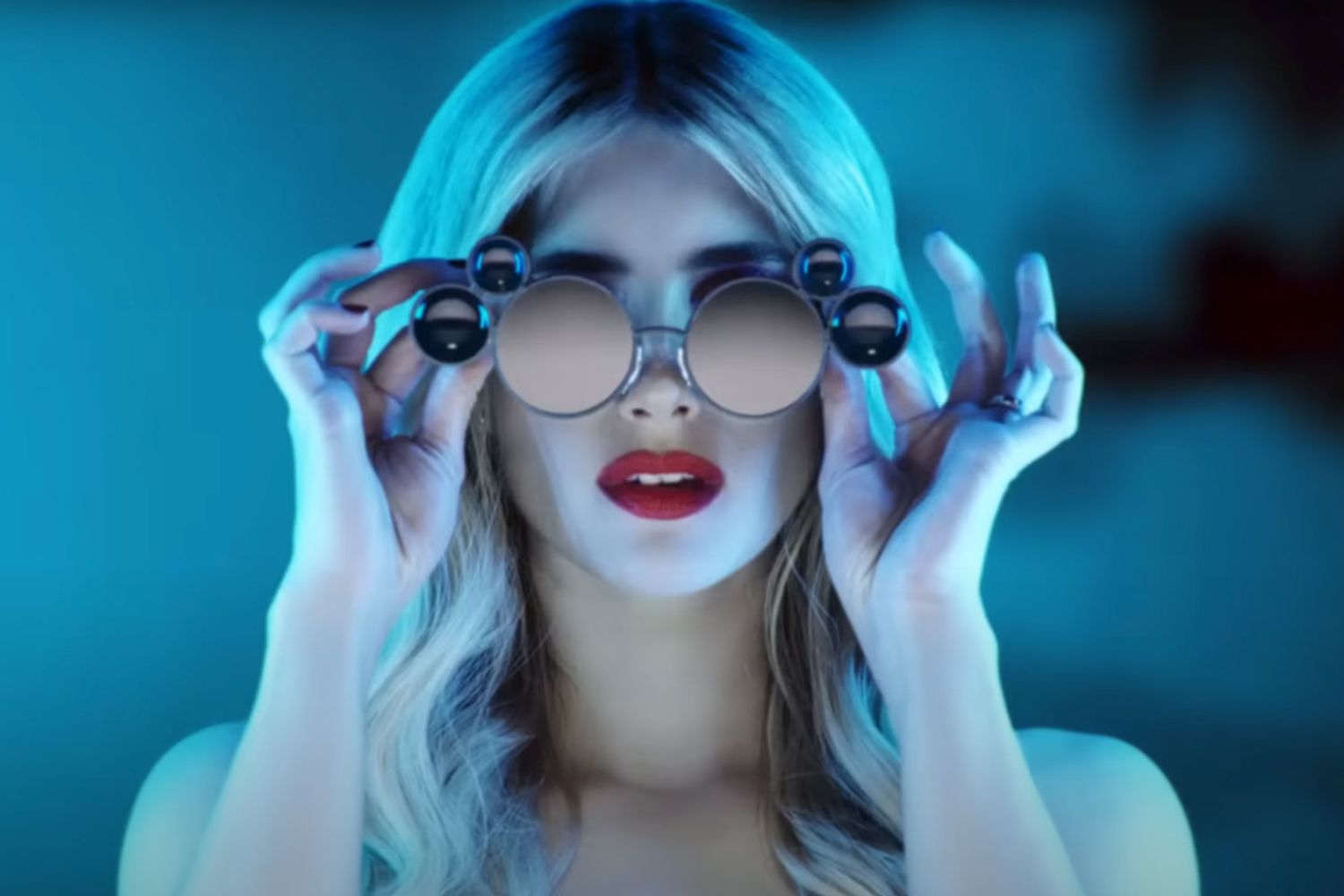 "American Horror Story: Delicate" Premiere Date and Poster Revealed