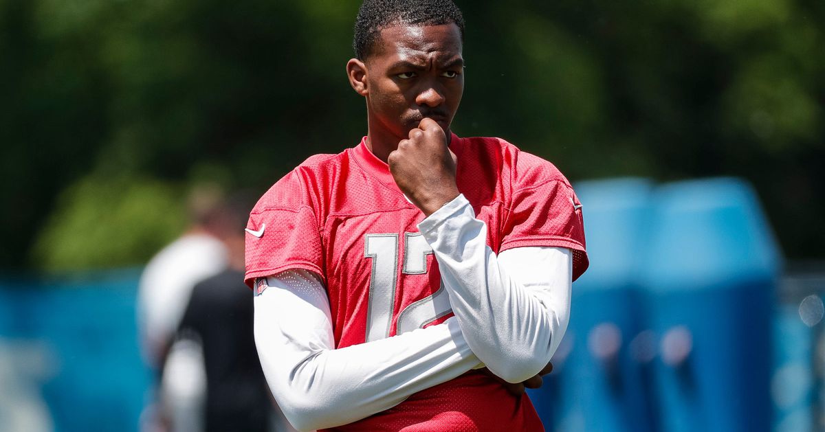 Featured image for "Assessing the Detroit Lions' 2023 roster, salary cap, position battles, and fan concerns"