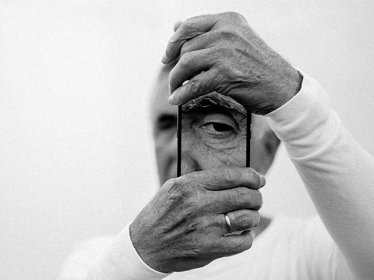 Featured image for "Link Between Vision Changes and Early Alzheimer's Detection"