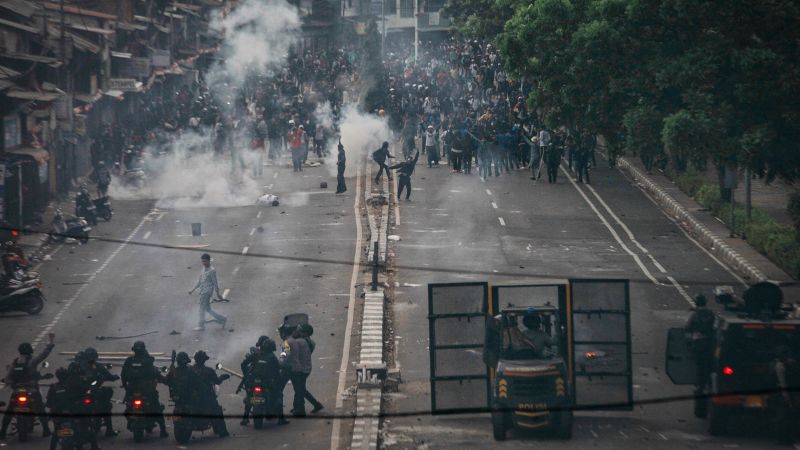 Featured image for Indonesia’s protests persist amid government concessions and unrest