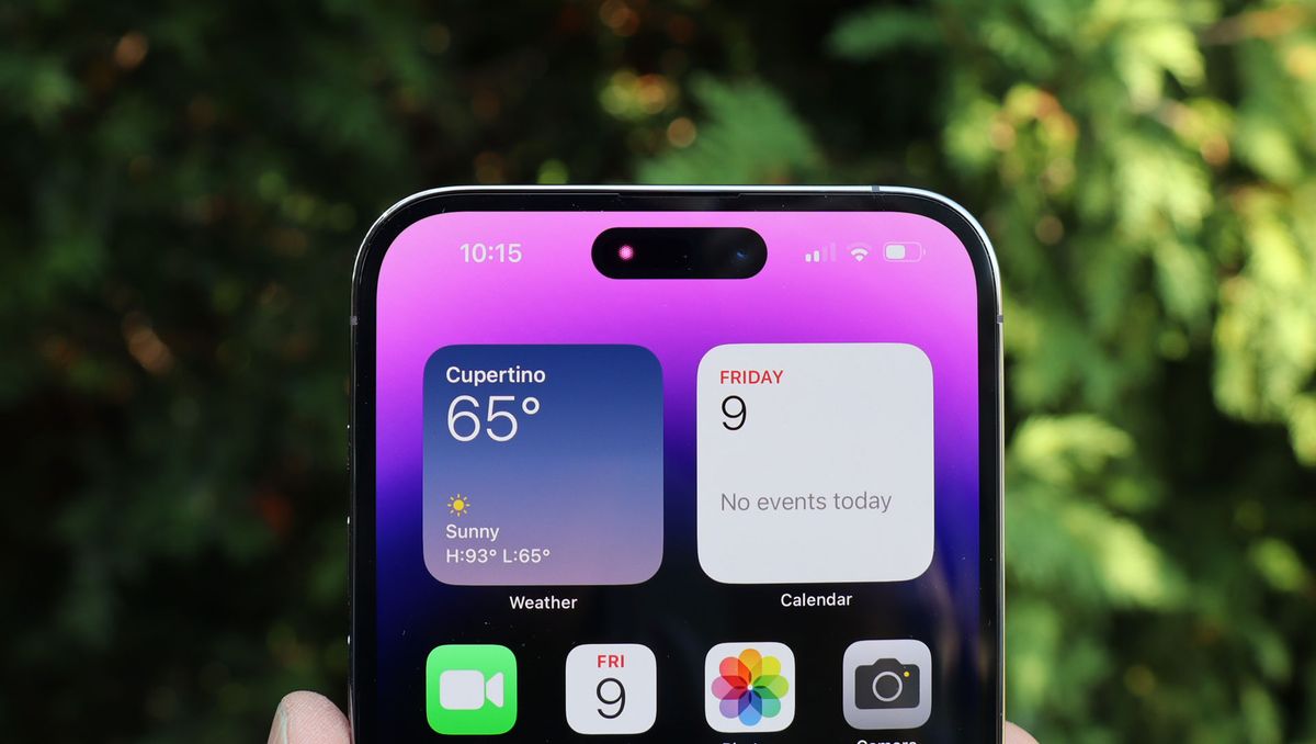 "iPhone 15 Pro Max: Record-breaking thin bezels and display modernization"
