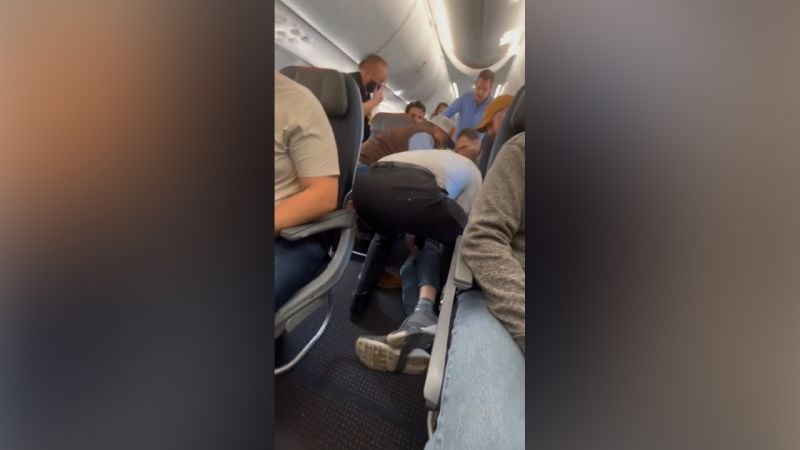 Featured image for "Disruptive Passenger Prompts Emergency Landing for American Airlines Flight"